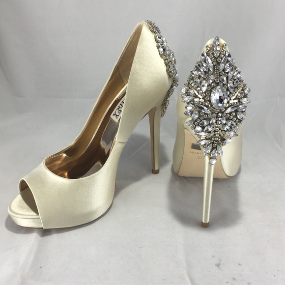Badgley Mischka Shoes - Badgley Mischka Women's Kiara Platform Pump 5.5M
